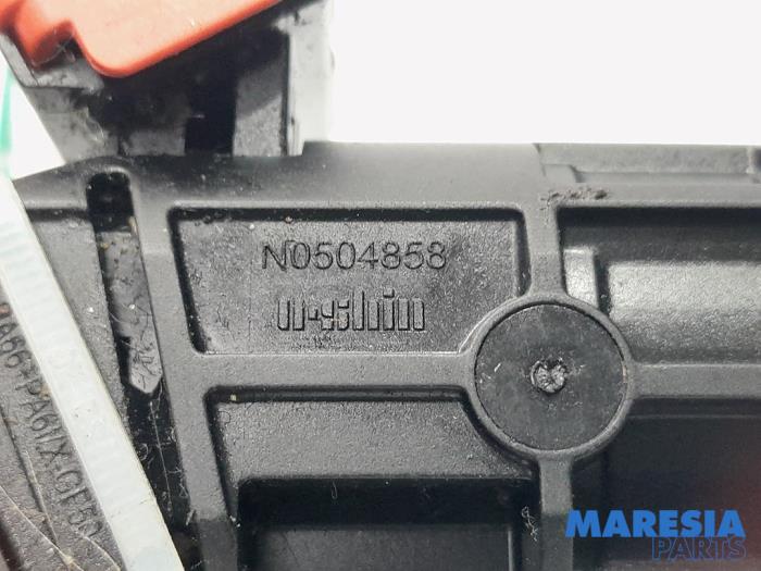Zündschloss+Schlüssel van een Renault Master IV (MA/MB/MC/MD/MH/MF/MG/MH) 2.3 dCi 150 16V 2022