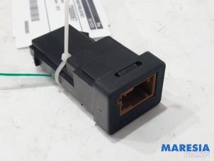 Used Card reader (lock) Peugeot 508 SW (8E/8U) 1.6 THP 16V Price € 60,00 Margin scheme offered by Maresia Parts
