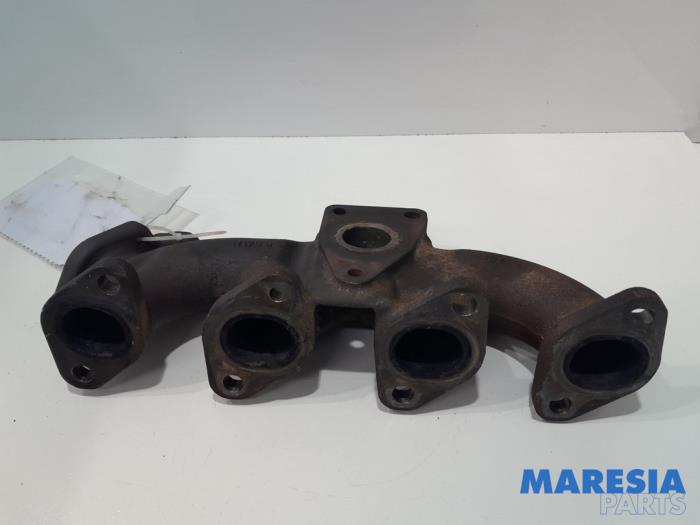 Gebrauchte Abgaskrümmer Renault Master III (FV) 2.3 dCi 100 16V FWD Preis € 60,50 Mit Mehrwertsteuer angeboten von Maresia Parts