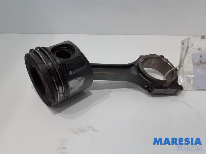 Usagé Piston Citroen Jumper (U9) 2.2 HDi 120 Prix € 78,65 Prix TTC proposé par Maresia Parts