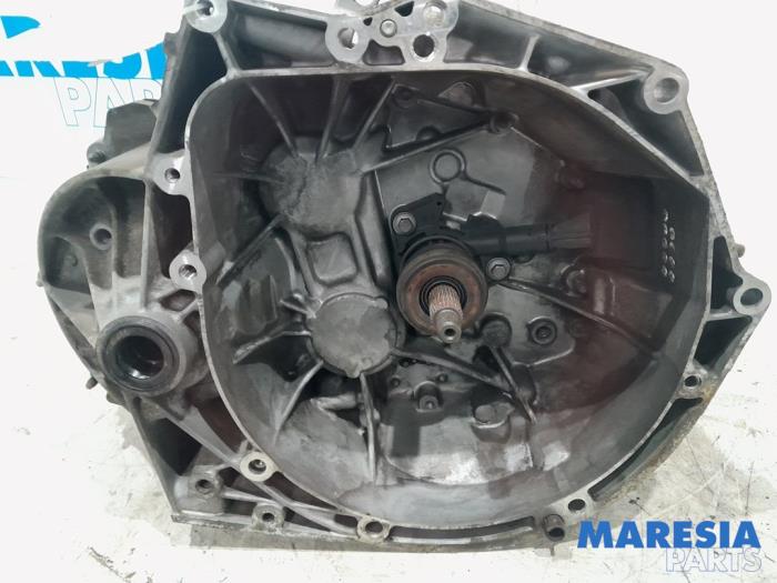 Gearbox from a Peugeot 5008 I (0A/0E) 1.6 THP 16V 2013