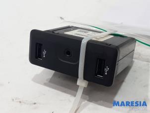 Used AUX / USB connection Renault Megane IV Estate (RFBK) 1.5 Energy dCi 110 Price € 35,00 Margin scheme offered by Maresia Parts