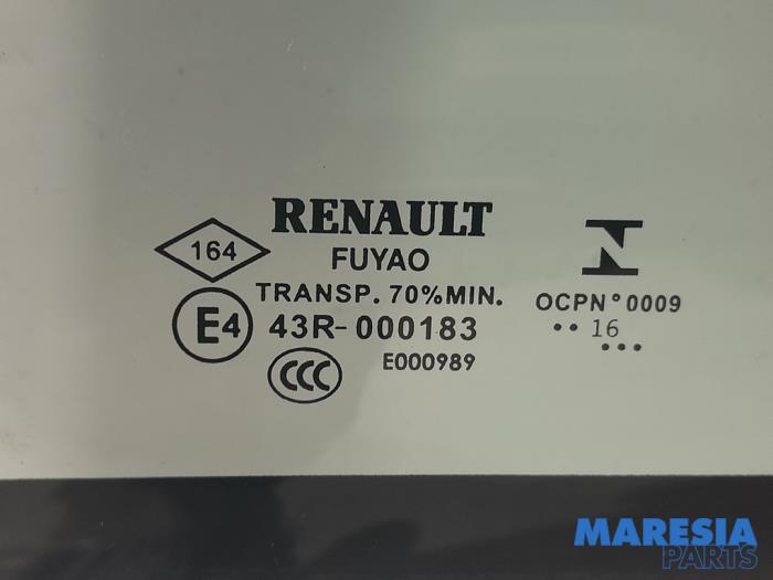 Custode arrière gauche d'un Renault Megane IV Estate (RFBK) 1.5 Energy dCi 110 2016