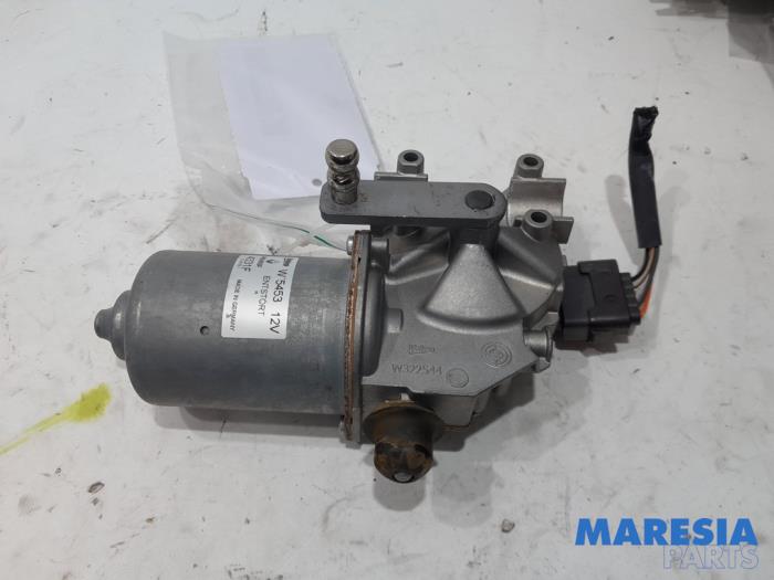 Używane Silnik wycieraczek przednich Renault Master III (MA/MB/MC/MD/MH/MF/MG/MH) 2.3 dCi 150 16V Cena € 96,80 Z VAT oferowane przez Maresia Parts