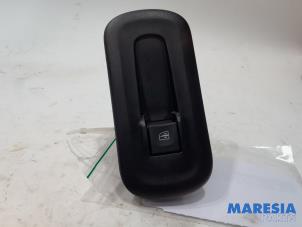 Used Electric window switch Renault Master IV (MA/MB/MC/MD/MH/MF/MG/MH) 2.3 dCi 150 16V Price € 12,10 Inclusive VAT offered by Maresia Parts