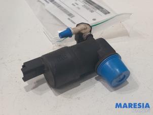 Used Windscreen washer pump Peugeot 207 SW (WE/WU) 1.6 16V Price € 10,00 Margin scheme offered by Maresia Parts
