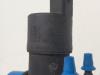 Windscreen washer pump from a Peugeot 207 SW (WE/WU) 1.6 16V 2009