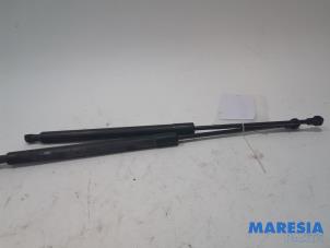 Used Set of tailgate gas struts Peugeot 207 SW (WE/WU) 1.6 16V Price € 25,00 Margin scheme offered by Maresia Parts