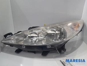 Używane Reflektor lewy Peugeot 207 SW (WE/WU) 1.6 16V Cena € 60,00 Procedura marży oferowane przez Maresia Parts
