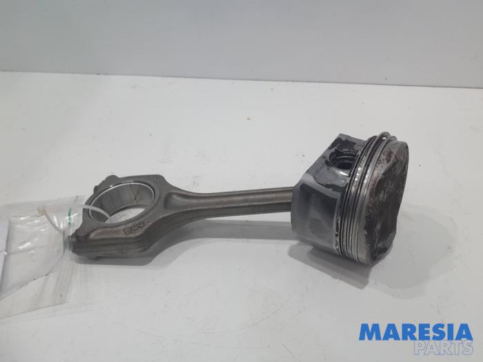 Usados Pistón Citroen DS3 (SA) 1.4 16V VTi Precio € 50,00 Norma de margen ofrecido por Maresia Parts