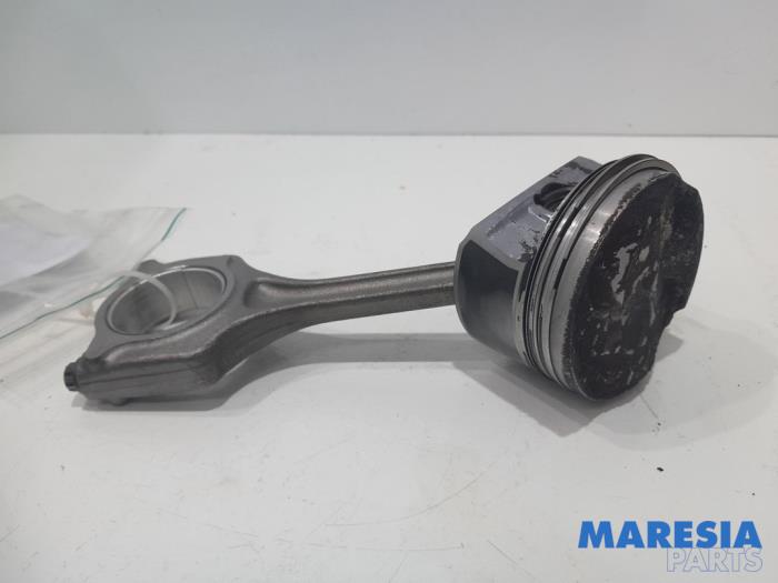 Usados Pistón Citroen DS3 (SA) 1.4 16V VTi Precio € 50,00 Norma de margen ofrecido por Maresia Parts