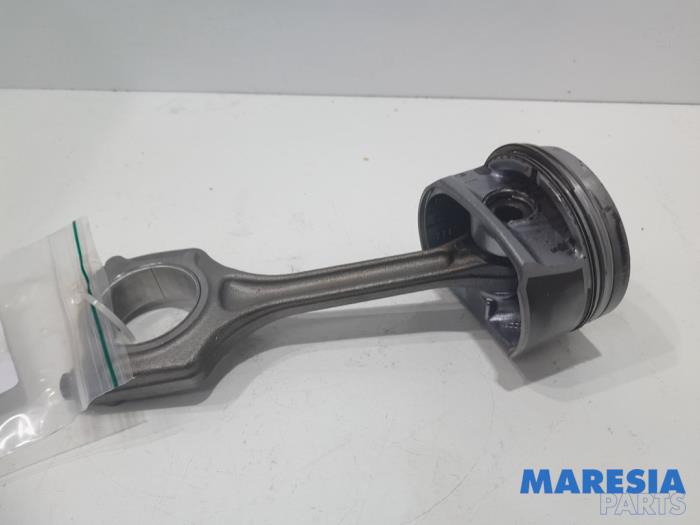 Usados Pistón Citroen DS3 (SA) 1.4 16V VTi Precio € 50,00 Norma de margen ofrecido por Maresia Parts