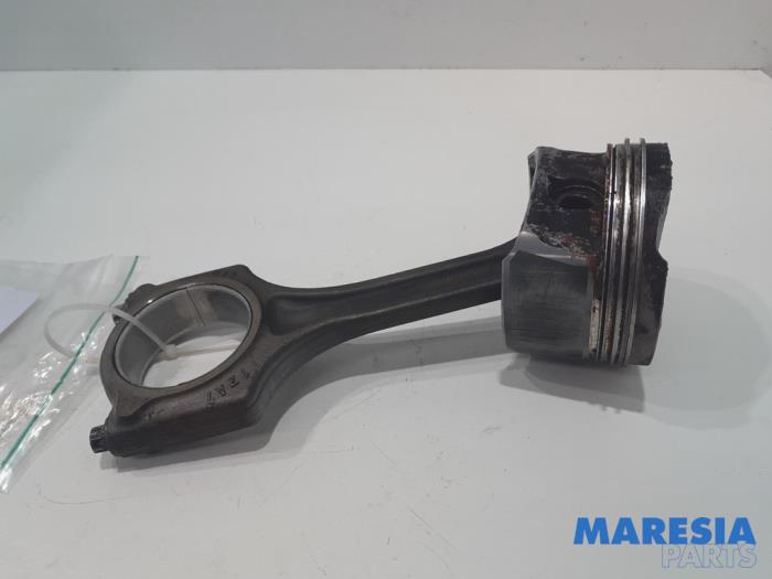 Used Piston Peugeot 3008 I (0U/HU) 1.6 VTI 16V Price € 50,00 Margin scheme offered by Maresia Parts
