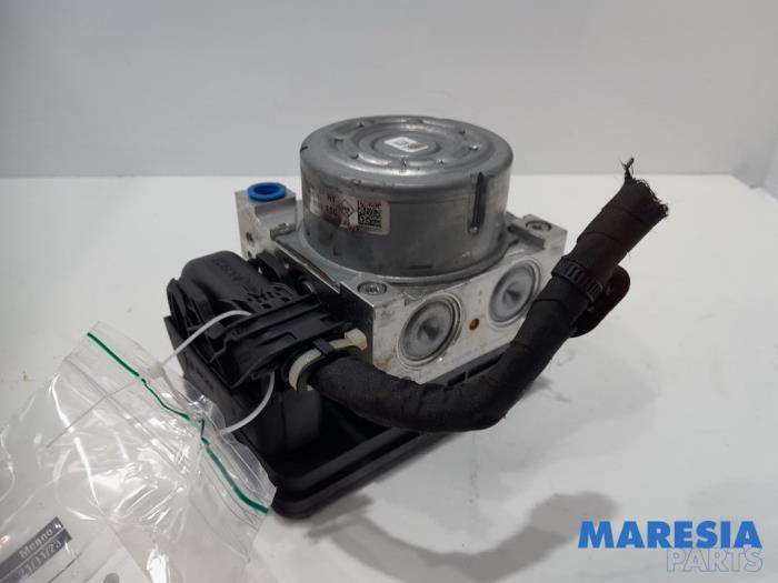 Używane Pompa ABS Renault Megane IV Estate (RFBK) 1.5 Energy dCi 110 Cena € 199,99 Procedura marży oferowane przez Maresia Parts