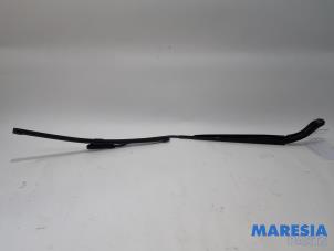 Used Front wiper arm Renault Megane IV Estate (RFBK) 1.5 Energy dCi 110 Price € 20,00 Margin scheme offered by Maresia Parts