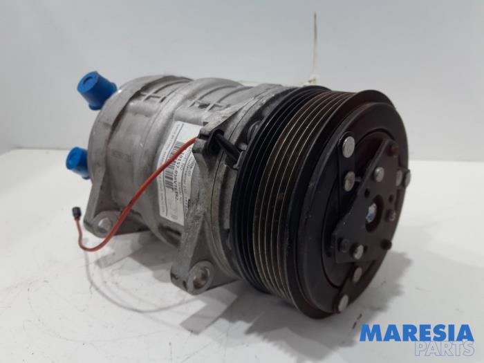 Air conditioning pump from a Renault Master IV (MA/MB/MC/MD/MH/MF/MG/MH) 2.3 dCi 150 16V 2022