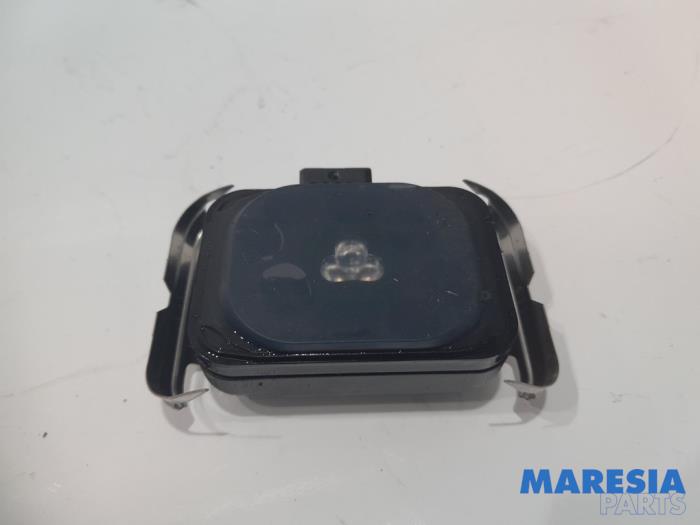 Begagnade Regnsensor Peugeot 5008 I (0A/0E) 1.6 THP 16V Pris € 20,00 Marginaltabell erbjuds av Maresia Parts