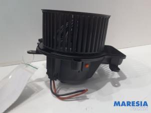 Usagé Ventilateur chauffage Peugeot 5008 I (0A/0E) 1.6 THP 16V Prix € 40,00 Règlement à la marge proposé par Maresia Parts
