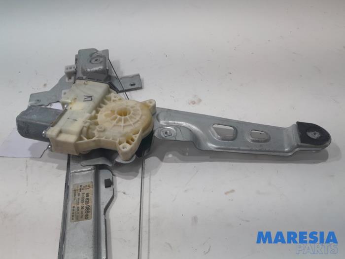 Window mechanism 4-door, front left from a Peugeot 5008 I (0A/0E) 1.6 THP 16V 2013