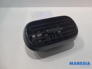 Used Dashboard vent Citroen C4 Cactus (0B/0P) 1.6 Blue Hdi 100 Price € 25,00 Margin scheme offered by Maresia Parts