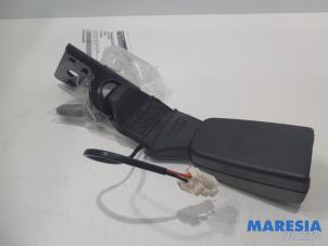 Used Rear seatbelt buckle, left Citroen C4 Cactus (0B/0P) 1.6 Blue Hdi 100 Price € 25,00 Margin scheme offered by Maresia Parts