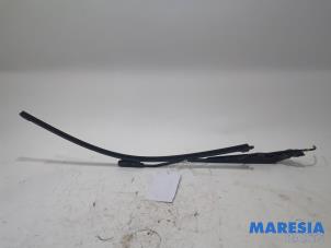Used Front wiper arm Citroen C4 Cactus (0B/0P) 1.6 Blue Hdi 100 Price € 25,00 Margin scheme offered by Maresia Parts