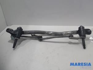 Used Wiper mechanism Renault Twingo II (CN) 1.2 16V Price € 40,00 Margin scheme offered by Maresia Parts