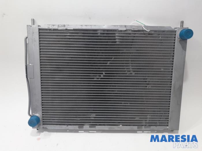 Radiator from a Renault Twingo II (CN) 1.2 16V 2012