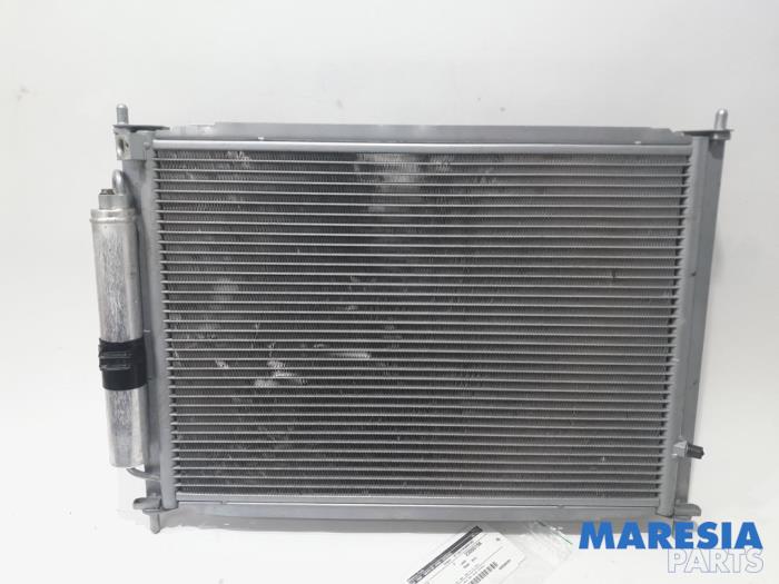 Radiator from a Renault Twingo II (CN) 1.2 16V 2012