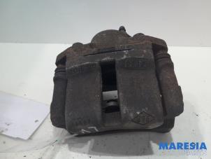 Used Front brake calliper, left Renault Twingo II (CN) 1.2 16V Price € 20,00 Margin scheme offered by Maresia Parts