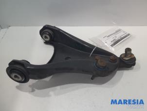 Usagé Bras de suspension bas avant droit Renault Twingo II (CN) 1.2 16V Prix € 25,00 Règlement à la marge proposé par Maresia Parts