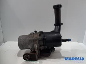 Used Power steering pump Peugeot 5008 I (0A/0E) 1.6 THP 16V Price € 183,75 Margin scheme offered by Maresia Parts