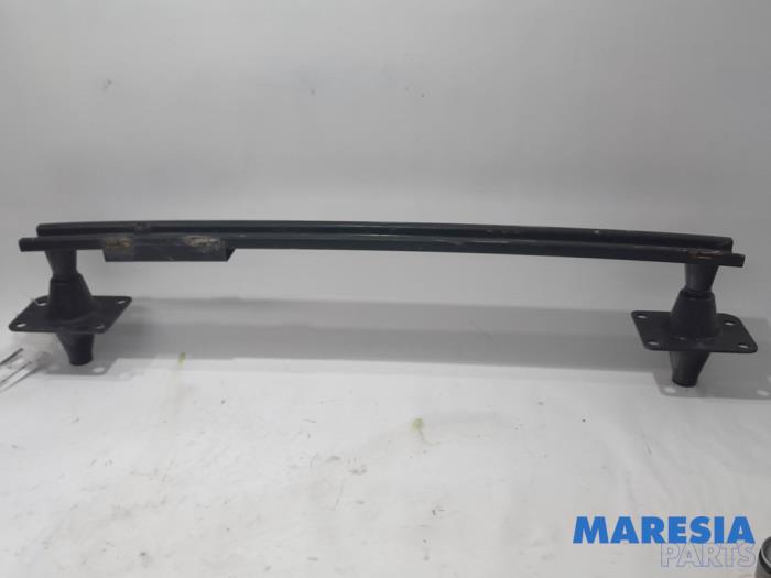 Front bumper frame from a Peugeot 5008 I (0A/0E) 1.6 THP 16V 2013