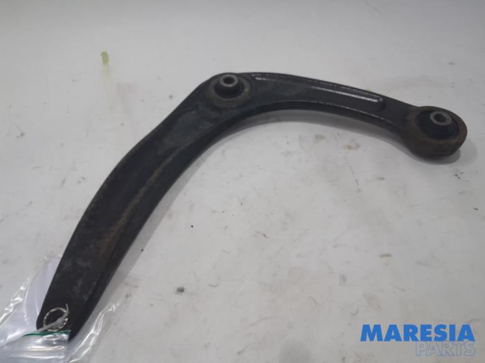 Front lower wishbone, right from a Peugeot 5008 I (0A/0E) 1.6 THP 16V 2013