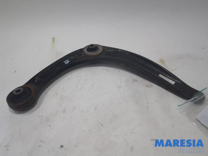 Front lower wishbone, right from a Peugeot 5008 I (0A/0E) 1.6 THP 16V 2013