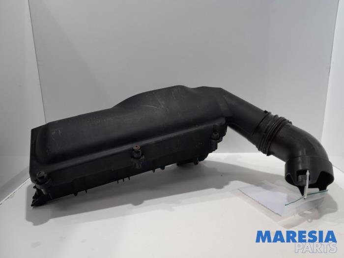 Begagnade Luftfilterhus Peugeot 5008 I (0A/0E) 1.6 THP 16V Pris € 25,00 Marginaltabell erbjuds av Maresia Parts