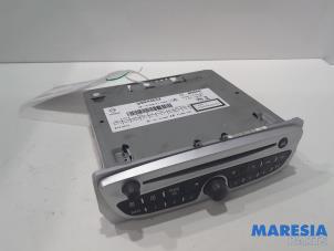 Usagé Radio/Lecteur CD Renault Twingo II (CN) 1.2 16V Prix € 60,00 Règlement à la marge proposé par Maresia Parts