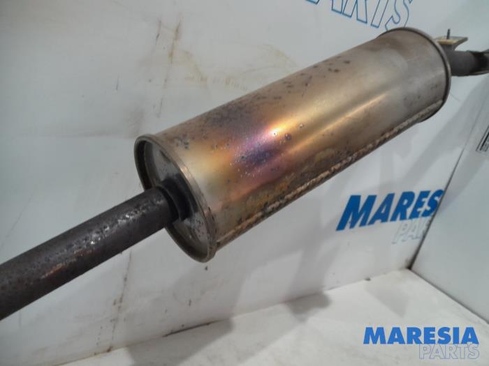 Exhaust middle silencer from a Peugeot 208 I (CA/CC/CK/CL) 1.2 Vti 12V PureTech 82 2015