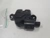 Tailgate lock mechanism from a Renault Twingo II (CN) 1.2 16V 2012