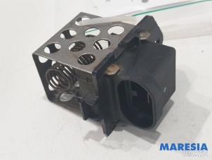 Used Cooling fan resistor Renault Twingo II (CN) 1.2 16V Price € 25,00 Margin scheme offered by Maresia Parts
