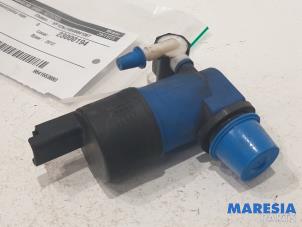 Used Windscreen washer pump Renault Twingo II (CN) 1.2 16V Price € 10,00 Margin scheme offered by Maresia Parts