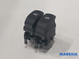 Used Electric window switch Renault Twingo II (CN) 1.2 16V Price € 15,00 Margin scheme offered by Maresia Parts