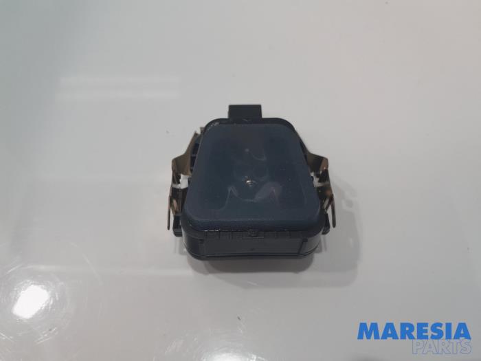 Begagnade Regnsensor Peugeot 208 I (CA/CC/CK/CL) 1.2 Vti 12V PureTech 82 Pris € 20,00 Marginaltabell erbjuds av Maresia Parts
