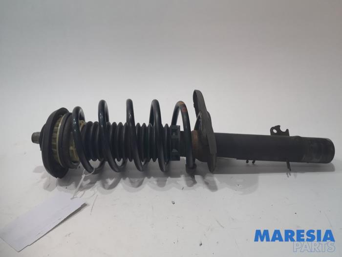 Front shock absorber rod, left from a Peugeot 207 CC (WB) 1.6 16V 2010