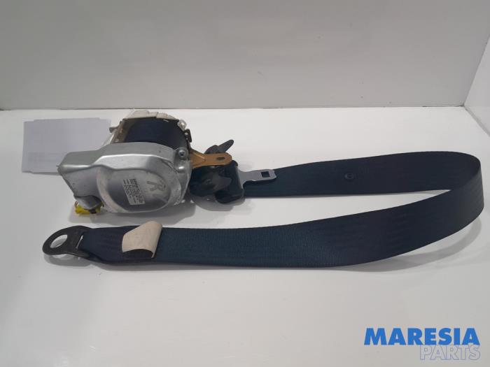 Begagnade Främre säkerhetsbälte, höger Citroen C1 1.0 12V Pris € 80,00 Marginaltabell erbjuds av Maresia Parts