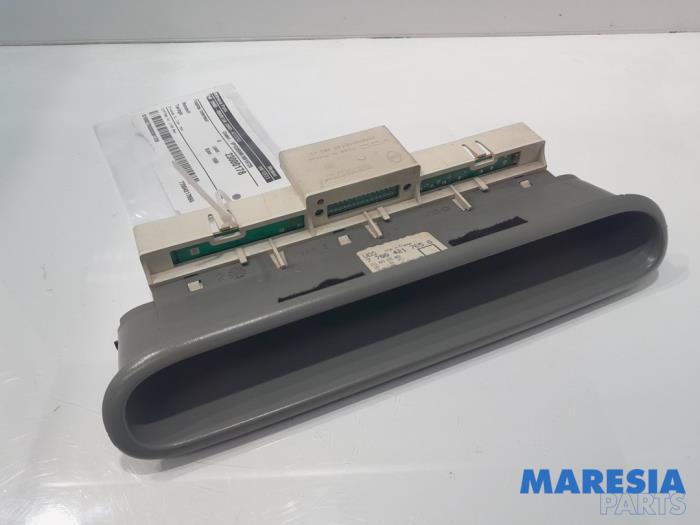 Begagnade Innerdisplay Renault Twingo (C06) 1.2 Pris € 30,00 Marginaltabell erbjuds av Maresia Parts