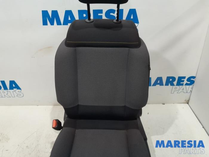 Seat, left from a Citroën C3 (SX/SW) 1.2 Vti 12V PureTech 2017