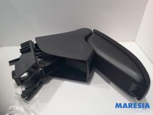 Usagé Accoudoir Citroen DS3 Cabrio (SB) 1.2 12V PureTech 82 Prix € 35,00 Règlement à la marge proposé par Maresia Parts