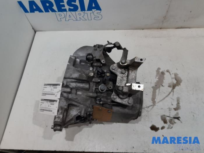 Gearbox from a Peugeot 508 (8D) 2.0 Hybrid4 16V 2012