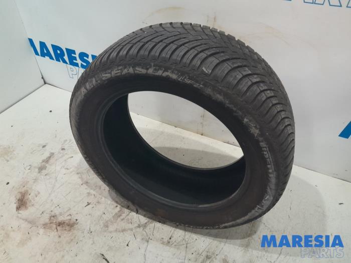 Winter tyre from a Peugeot 3008 I (0U/HU) 1.6 16V THP 155